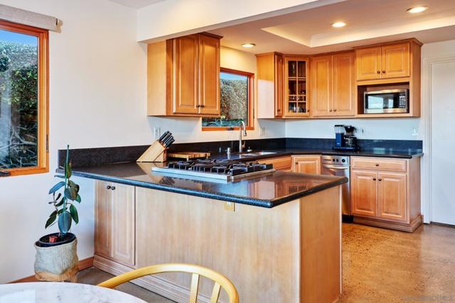 4176 E Arrieta Circle, La Mesa CA: https://media.crmls.org/mediaz/ee6baa1f-40a9-42c0-a0ff-b63350b69450.jpg