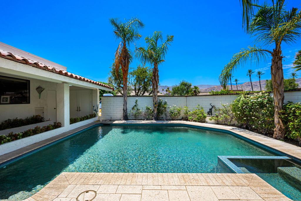 4 Reed Court