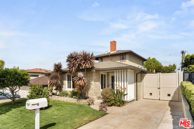 7132 Kentwood Avenue, Los Angeles CA: https://media.crmls.org/mediaz/ee6bc16d-338d-4dde-a4d8-e5236f19470e.jpg