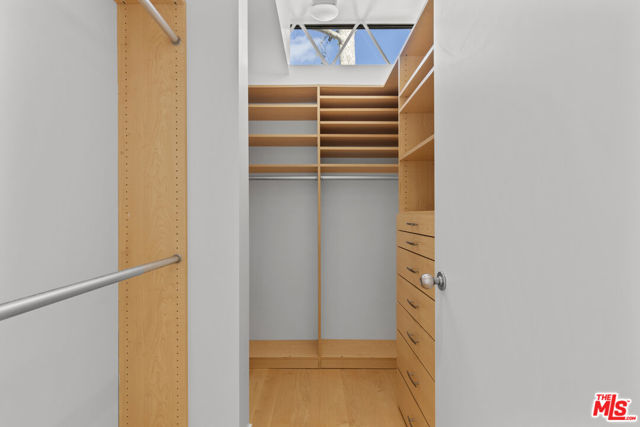 2153 Linnington Avenue, Los Angeles CA: https://media.crmls.org/mediaz/ee6be642-2820-4611-8a35-81c15d7d6dd0.jpg
