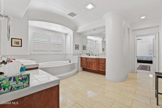 20253 ViA Galileo, Porter Ranch CA: https://media.crmls.org/mediaz/ee6c7119-63dc-4bea-930e-fa6dacf1cb89.jpg
