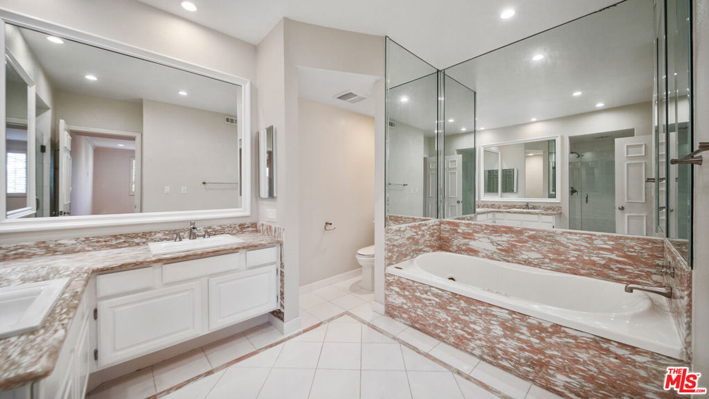 https://media.crmls.org/mediaz/ee6d9eb9-4941-405e-b43b-8fb61195fdbd.jpg?preset=X-Large