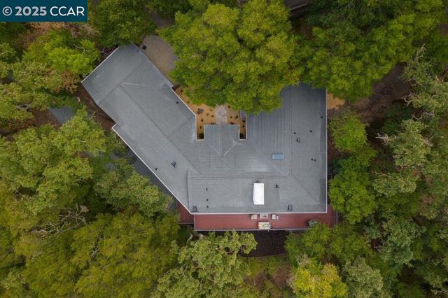 921 Foye Drive, Lafayette CA: https://media.crmls.org/mediaz/ee6daf68-ad9f-41a0-9e53-6974f96b962a.jpg