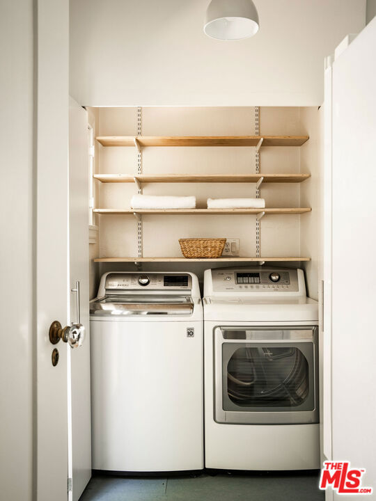 131 S Arden Boulevard, Los Angeles CA: https://media.crmls.org/mediaz/ee6dcdaf-bdf3-4bab-acc2-eb7e0f6204f8.jpg