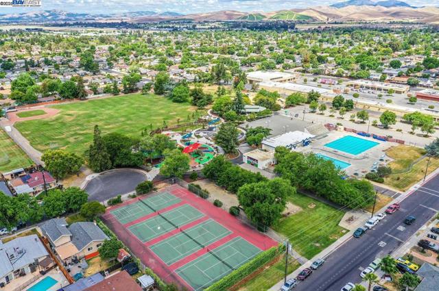 1749 Corte Sueno, Livermore CA: https://media.crmls.org/mediaz/ee6e0677-f1b4-4995-85c4-5fb487b63eb5.jpg