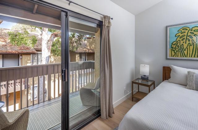 1680 N Coast Hwy 101, Encinitas CA: https://media.crmls.org/mediaz/ee6e0ef3-c451-4efa-aa7a-307a963cfb5a.jpg