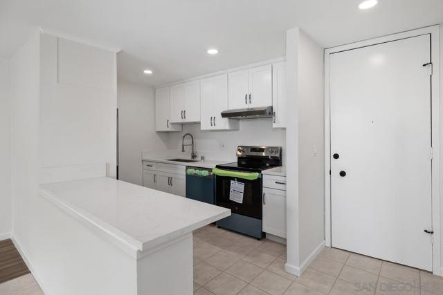 3050 Rue Dorleans, San Diego CA: https://media.crmls.org/mediaz/ee6ea52b-6a2f-43b5-9155-1c9662c3f6f0.jpg