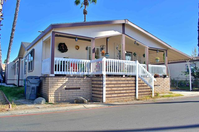 Detail Gallery Image 1 of 45 For 203 via Cordova, Spring Valley,  CA 91978 - 3 Beds | 2 Baths