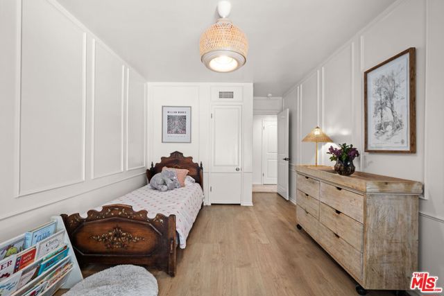 6827 Bianca Avenue, Lake Balboa CA: https://media.crmls.org/mediaz/ee706f26-c0ba-442c-b403-59f1bfe263d5.jpg