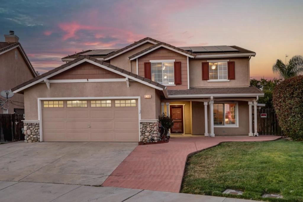 1740 Brentwood Court