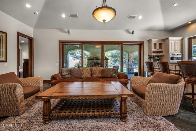 1826 Crystal View Circle, Newbury Park CA: https://media.crmls.org/mediaz/ee71064e-e28b-4dfd-99f0-1db03cd6428d.jpg
