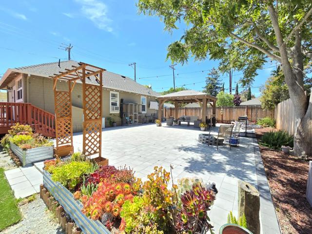 38 Monterey Street, San Juan Bautista CA: https://media.crmls.org/mediaz/ee710ac0-5aaa-464e-a13b-fc68b626f9fc.jpg