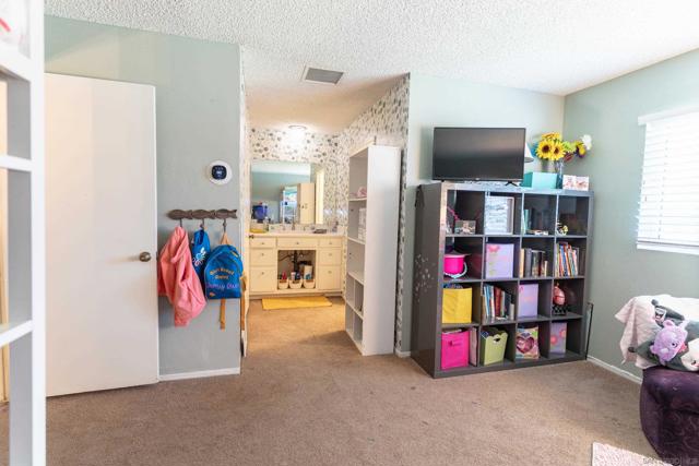 33212 Mill Creek Rd, Pauma Valley CA: https://media.crmls.org/mediaz/ee716765-dc7e-46c1-8f20-f107343374dd.jpg