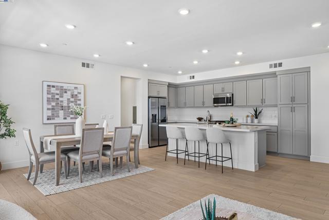 Image 8 of 45 For 44867 Grimmer Blvd  300