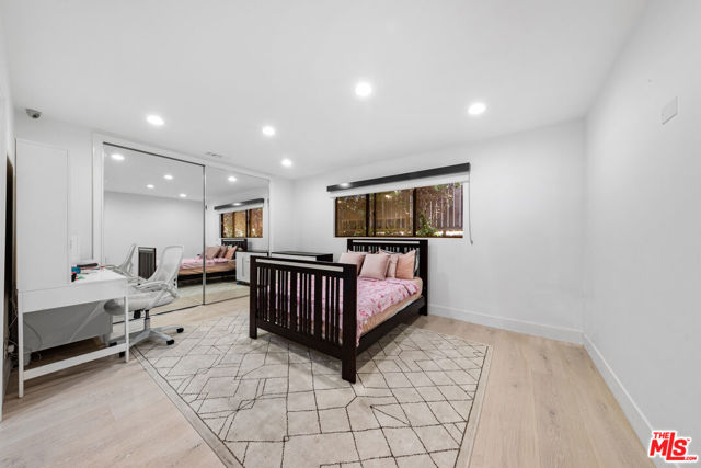 3144 Corda Drive, Los Angeles CA: https://media.crmls.org/mediaz/ee719401-b58b-47a3-99fe-89434cf7a9db.jpg