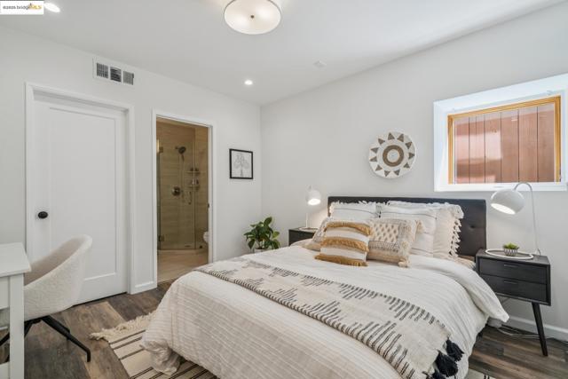 5968 Chabot Crest, Oakland CA: https://media.crmls.org/mediaz/ee71c78f-5b32-4807-9d1e-90dfce3c744d.jpg