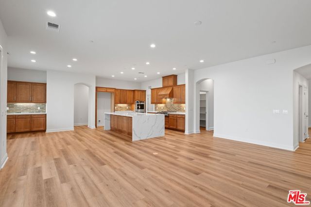 3719 Pathway Court, Bakersfield CA: https://media.crmls.org/mediaz/ee729d68-8f85-4b8e-92be-cf53b81c3e87.jpg