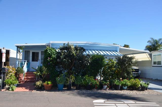 Detail Gallery Image 2 of 30 For 245 W Bobier Dr #SPC 91,  Vista,  CA 92083 - 2 Beds | 2 Baths