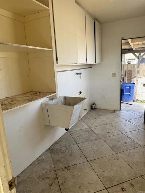 704 J Street, Chula Vista CA: https://media.crmls.org/mediaz/ee739986-838e-49c6-b9c9-dc59e3d7b766.jpg