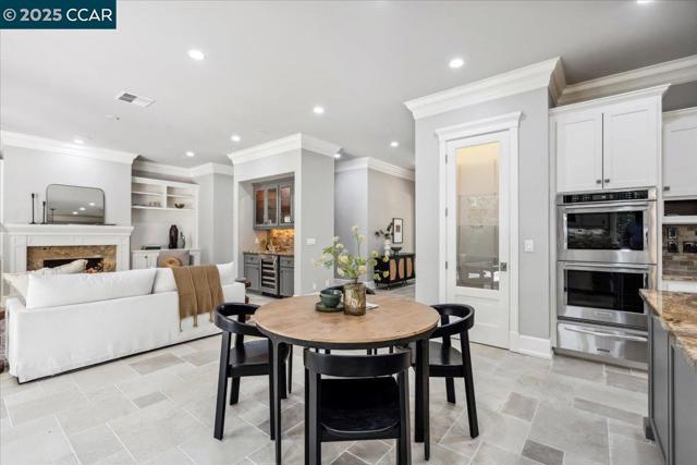 1291 Clover Ln, Walnut Creek CA: https://media.crmls.org/mediaz/ee73b92a-e41f-40e0-8a89-8375e7877466.jpg