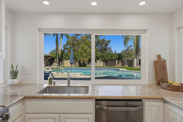 Detail Gallery Image 12 of 51 For 695 Calma Pl, Chula Vista,  CA 91910 - 4 Beds | 3 Baths