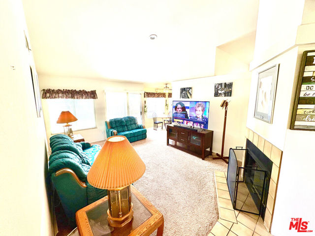 3202 Angeleno Place, Palmdale CA: https://media.crmls.org/mediaz/ee73eeef-cf57-481a-9146-f01a97be94e7.jpg