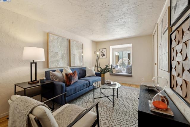 3032 CERRO VISTA, Alameda CA: https://media.crmls.org/mediaz/ee7405d8-1cf2-49fe-8551-40a1cae75cc3.jpg