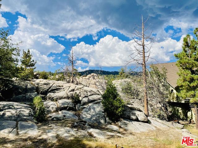 2337 Lookout Drive,  CA: https://media.crmls.org/mediaz/ee74798b-e7b9-4086-a6be-d2ee1ded8873.jpg