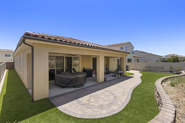 34885 Heartland Lane, Murrieta CA: https://media.crmls.org/mediaz/ee74aeb7-62d9-46ca-a08b-4ce32e49f7c7.jpg