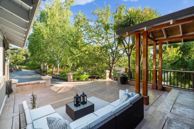 23447 Skyview Terrace, Los Gatos CA: https://media.crmls.org/mediaz/ee752b8a-b3aa-4db0-a6bb-94dfd9c4d651.jpg