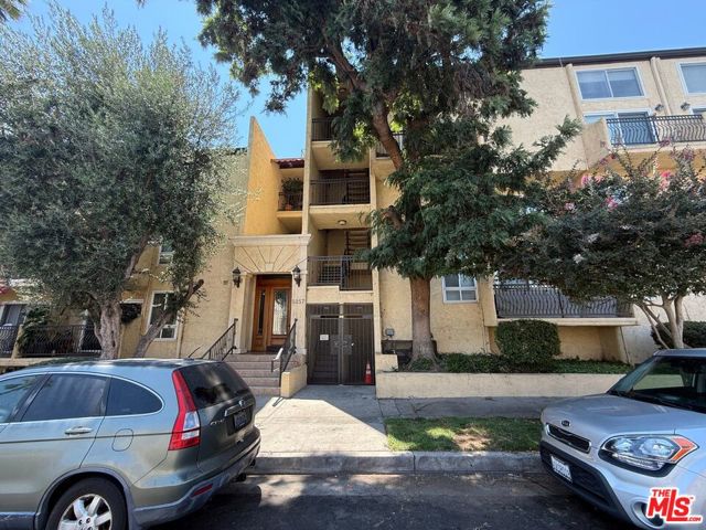 5257 Radford Avenue, Valley Village CA: https://media.crmls.org/mediaz/ee7577cf-04af-4a8c-8ca4-2fb0d776c9ae.jpg