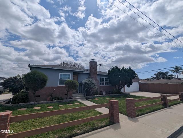 636 N C Street, Oxnard CA: https://media.crmls.org/mediaz/ee75a0f6-e5a9-4df7-8357-a540f24ad0ea.jpg