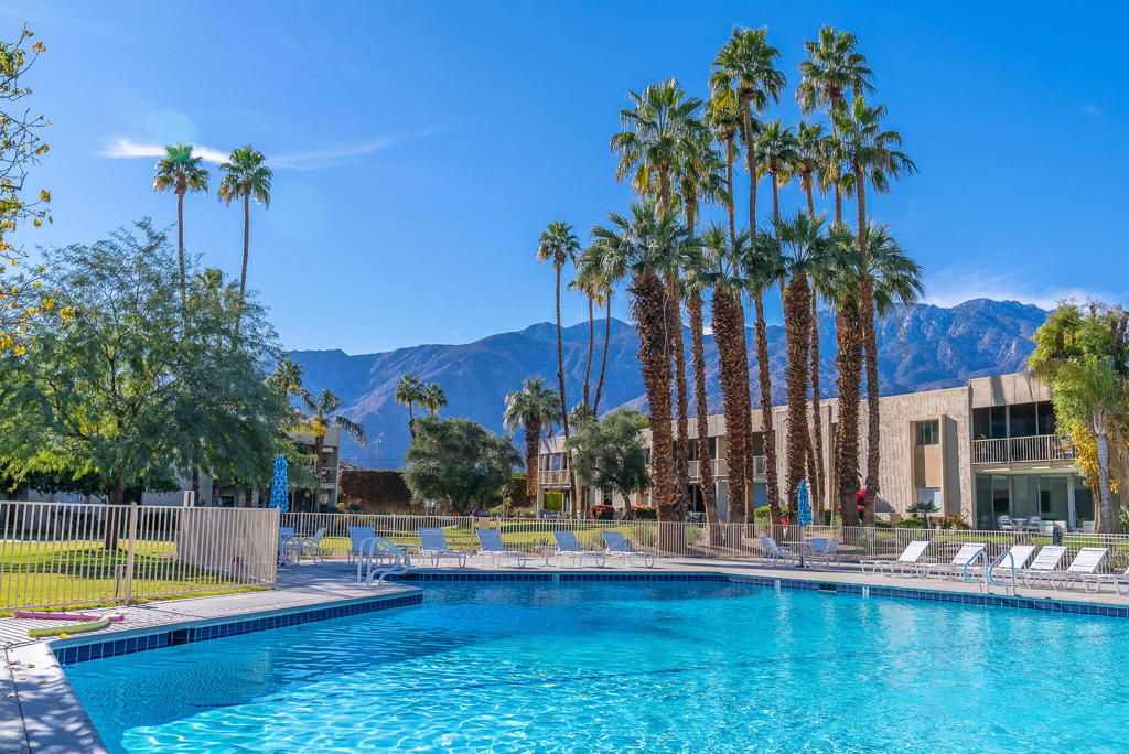 455 Desert Lakes Drive