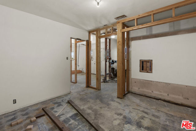 1344 N Parish Place, Burbank CA: https://media.crmls.org/mediaz/ee7663da-d4da-4429-bcba-b4cf27236dd6.jpg
