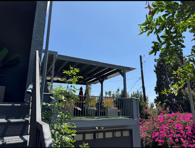 1998 Barnett Way, Los Angeles CA: https://media.crmls.org/mediaz/ee769050-9f40-441c-8ef3-492501c62c91.jpg