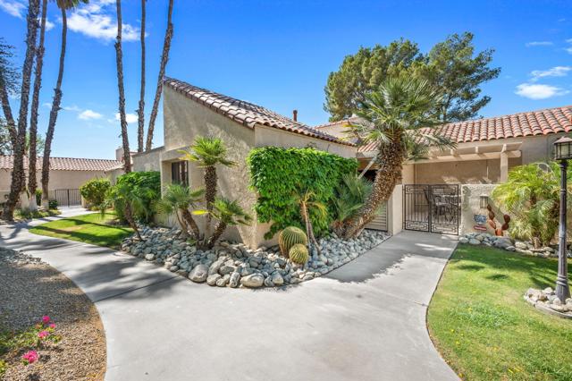 312 Forest Hills Drive, Rancho Mirage CA: https://media.crmls.org/mediaz/ee76ad9a-8804-4880-bc75-7858b76eb7f0.jpg