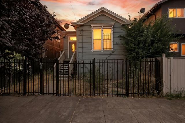 943 26th Street, Oakland CA: https://media.crmls.org/mediaz/ee76ae66-779d-446c-a128-9dae0a3c6b45.jpg
