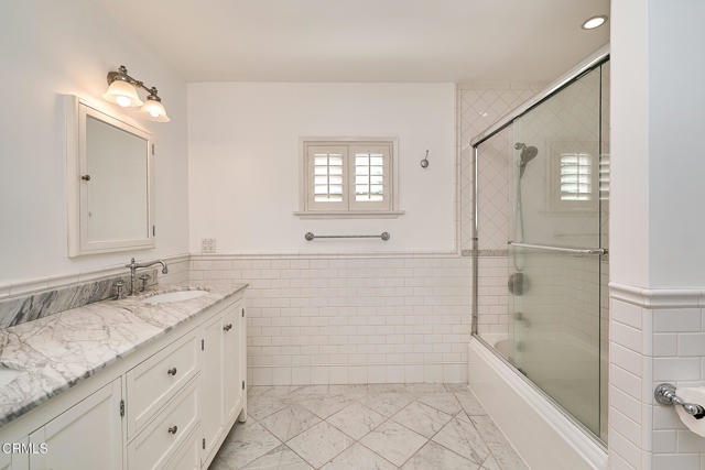 4916 Rupert Lane, La Canada Flintridge CA: https://media.crmls.org/mediaz/ee775643-1472-4fb8-a720-892912dba158.jpg