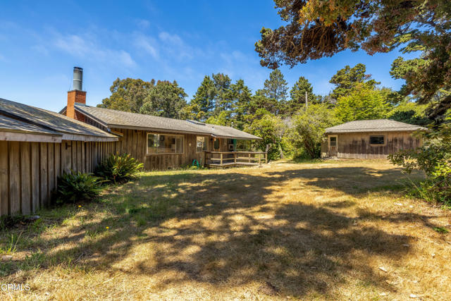 16920 Ocean Drive, Fort Bragg CA: https://media.crmls.org/mediaz/ee777830-2b9c-407e-a51d-82a2098fa40e.jpg