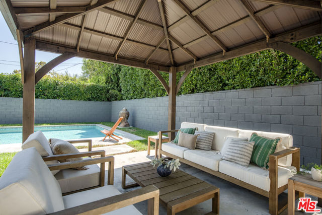 4947 Varna Avenue, Sherman Oaks CA: https://media.crmls.org/mediaz/ee7804d3-ac58-41a6-bb4a-662cbf2e9ab1.jpg