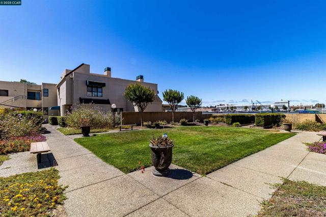 171 Nantucket Ln, Vallejo CA: https://media.crmls.org/mediaz/ee780eea-b19e-490d-906c-91e5c5f66f57.jpg