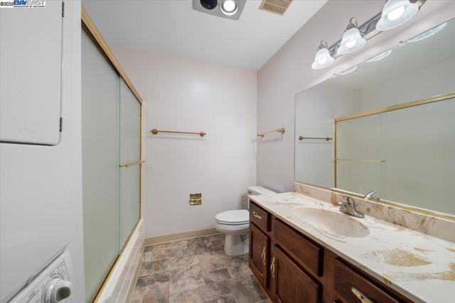 2500 Miramar Ave, Castro Valley CA: https://media.crmls.org/mediaz/ee7842bb-68a3-43a2-b697-6c322b13f8f0.jpg