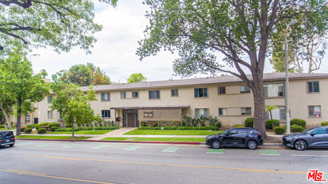 275 S Marengo Avenue, Pasadena CA: https://media.crmls.org/mediaz/ee78a90f-d3b4-4f7d-bb11-ec6d0d4ab557.jpg