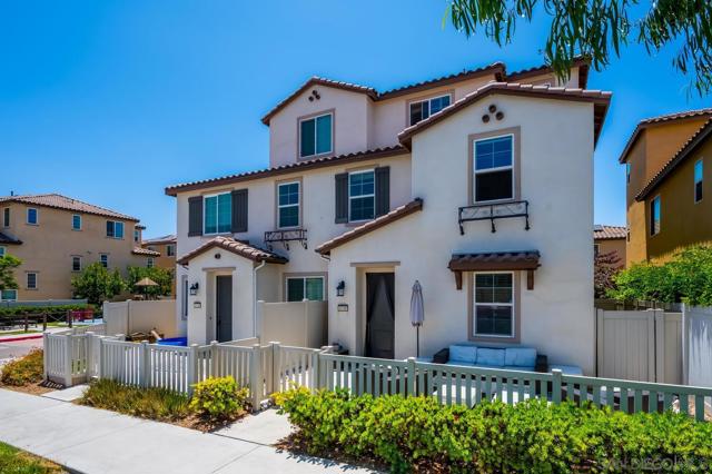 1718 Santa Ivy Ave, Chula Vista CA: https://media.crmls.org/mediaz/ee78d926-9a3e-4d51-828e-3aee3fbbb078.jpg