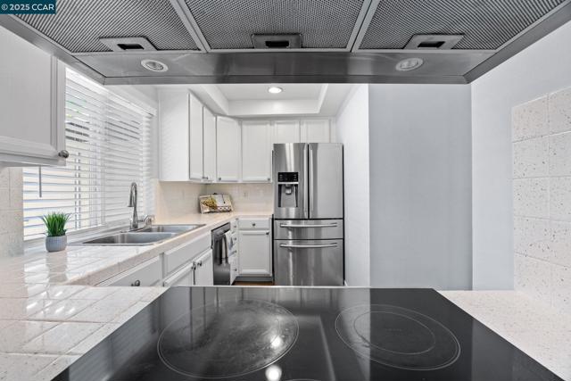 2749 Fountainhead Dr, San Ramon CA: https://media.crmls.org/mediaz/ee7959a1-182e-4a96-b014-79e1d7a2c7cf.jpg