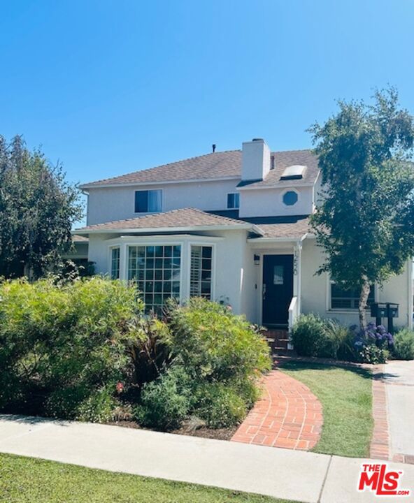 12520 Stanwood Place, Los Angeles CA: https://media.crmls.org/mediaz/ee797c84-3016-44b0-a81d-e87611118c79.jpg