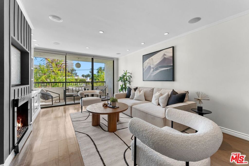906 N Doheny Drive #311