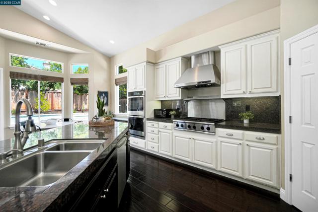 139 Shelterwood Ln, Danville CA: https://media.crmls.org/mediaz/ee7a23cb-5c92-43dd-a126-5b5dfd2096b1.jpg