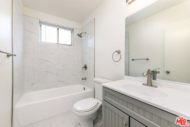2333 Hauser Boulevard, Los Angeles CA: https://media.crmls.org/mediaz/ee7a3fd3-e044-4643-9356-be2b881d430a.jpg