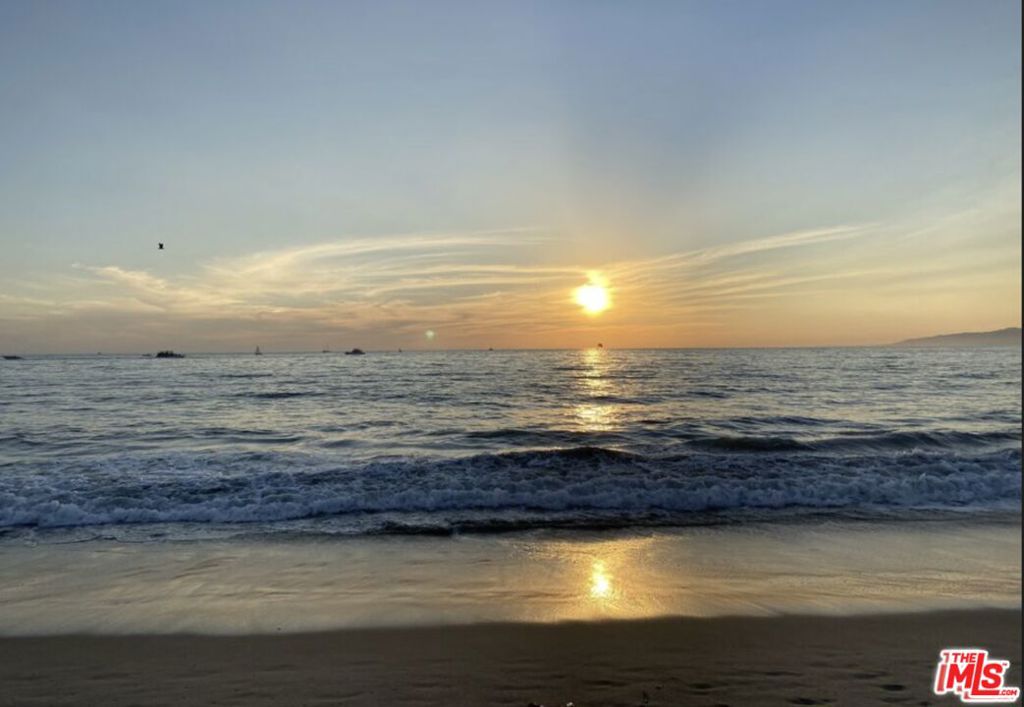 https://media.crmls.org/mediaz/ee7a8ba4-96f8-4abc-840d-ebecac92c4c3.jpg?preset=X-Large